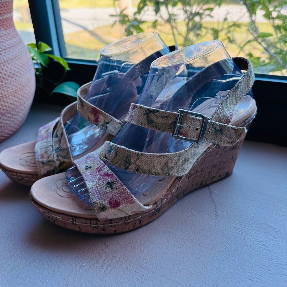 b.o.c. Schirra Jute cork wedge sandal with a multicolor floral pattern size 10